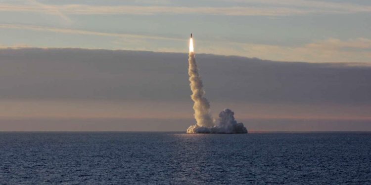 Bulava: O διηπειρωτικός βαλλιστικός πύραυλος τέθηκε σε υπηρεσία με τις ρωσικές δυνάμεις